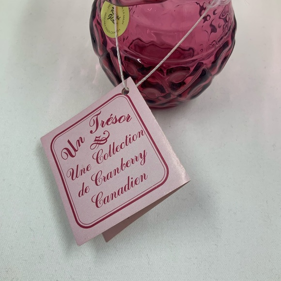 Rossi - Jack-in-the Pulpit Cranberry Vase - Picture 3 of 9